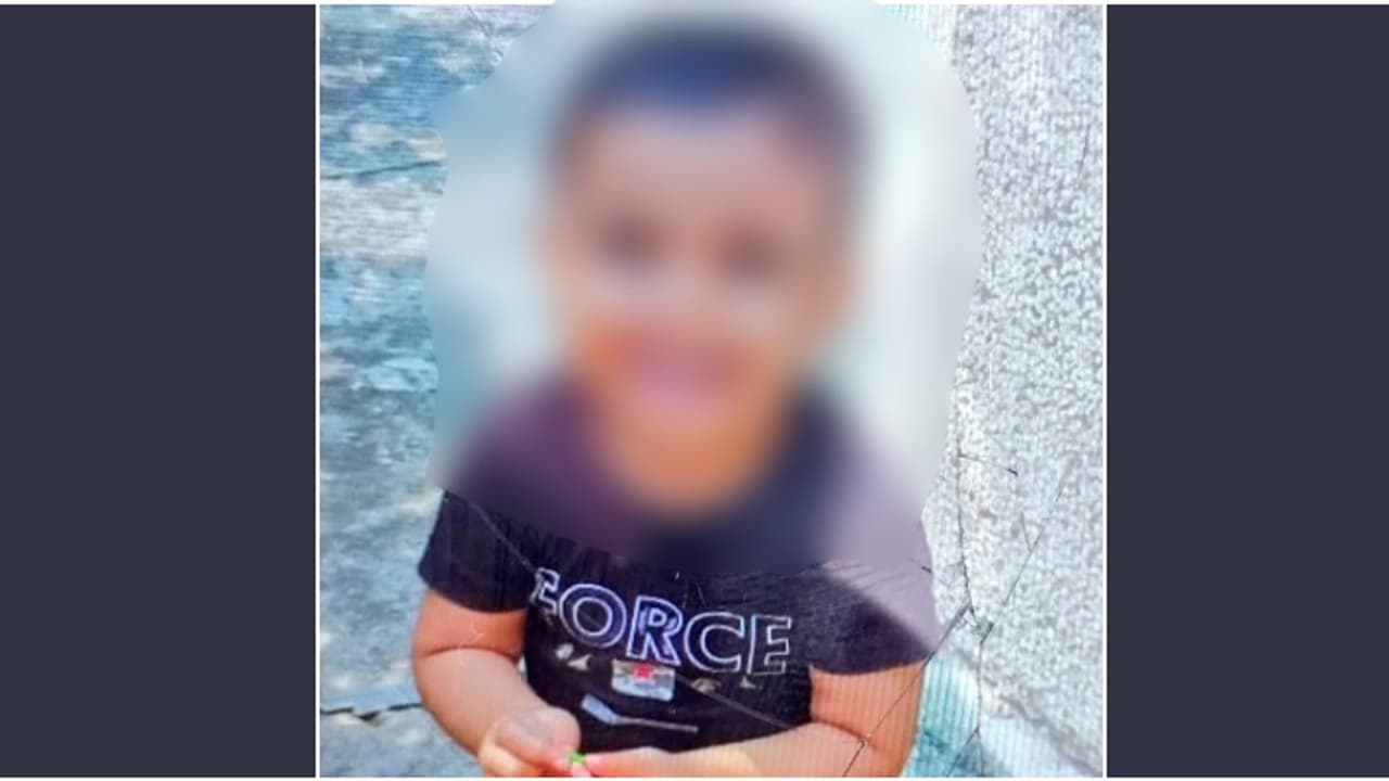 അയൽവാസിയുടെ അശ്രദ്ധ; 3 വയസ്സുകാരിക്ക് കാറിനുള്ളിൽ ദാരുണാന്ത്യം, കണ്ടെത്തിയത് 4 മണിക്കൂറിനുശേഷം