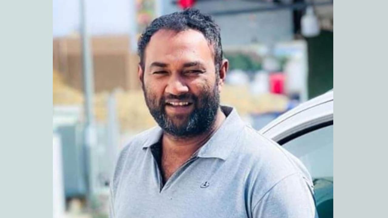 ജോലിക്ക് പോകുന്നതിനിടെ കുഴഞ്ഞുവീണു, ആശുപത്രിയിൽ എത്തിച്ചെങ്കിലും മരിച്ചു; മലയാളിയുടെ മൃതദേഹം നാട്ടിലെത്തിച്ചു ജോലിക്ക് പോകുന്നതിനിടെ കുഴഞ്ഞുവീണു, ആശുപത്രിയിൽ എത്തിച്ചെങ്കിലും മരിച്ചു; മലയാളിയുടെ മൃതദേഹം നാട്ടിലെത്തിച്ചു