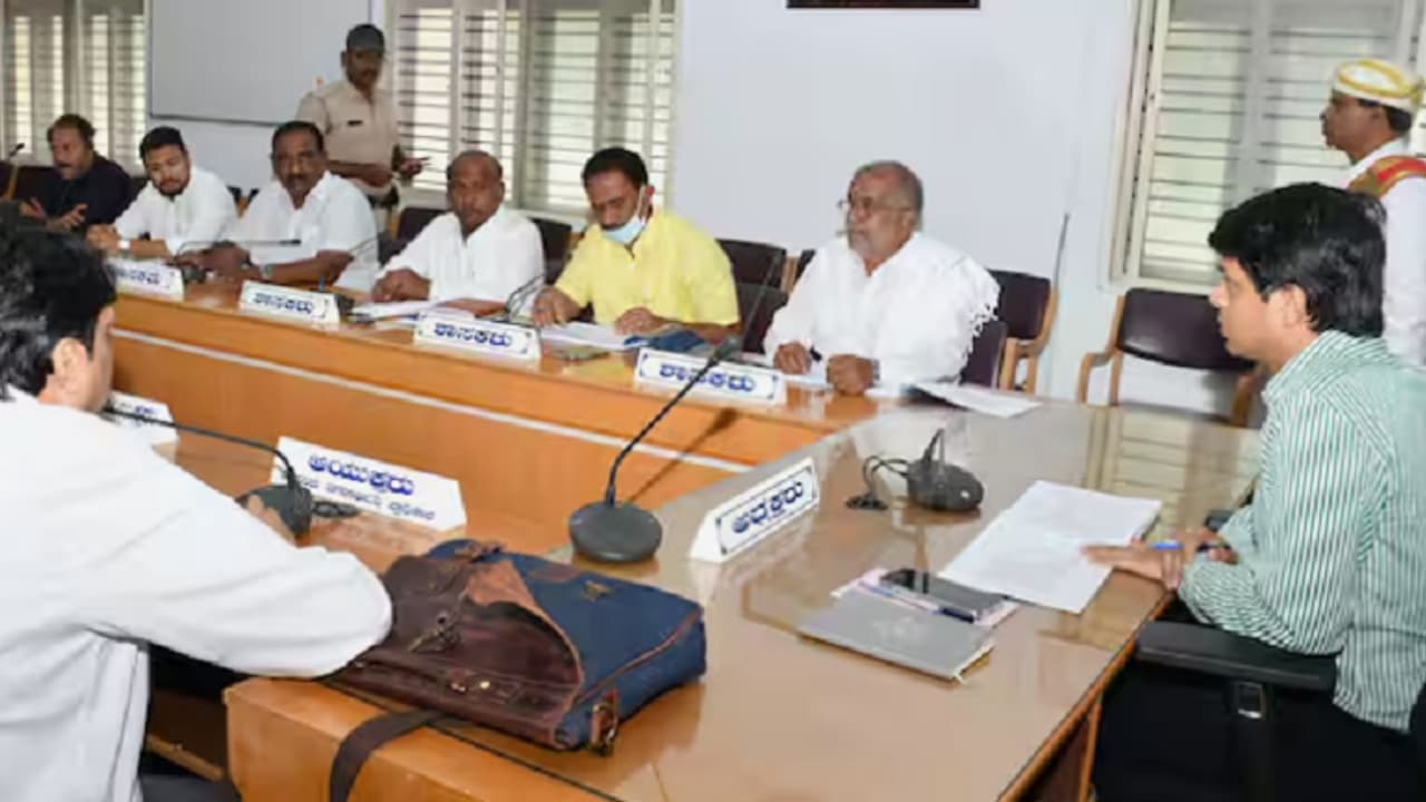 ಸಿಎಂ ಪತ್ನಿ ಪ್ರಕರಣದ ಎಫೆಕ್ಟ್: ಮುಡಾ ಎಲ್ಲ 50:50 ಸೈಟ್ ರದ್ದು! ಸಿಎಂ ಪತ್ನಿ ಪ್ರಕರಣದ ಎಫೆಕ್ಟ್: ಮುಡಾ ಎಲ್ಲ 50:50 ಸೈಟ್ ರದ್ದು!