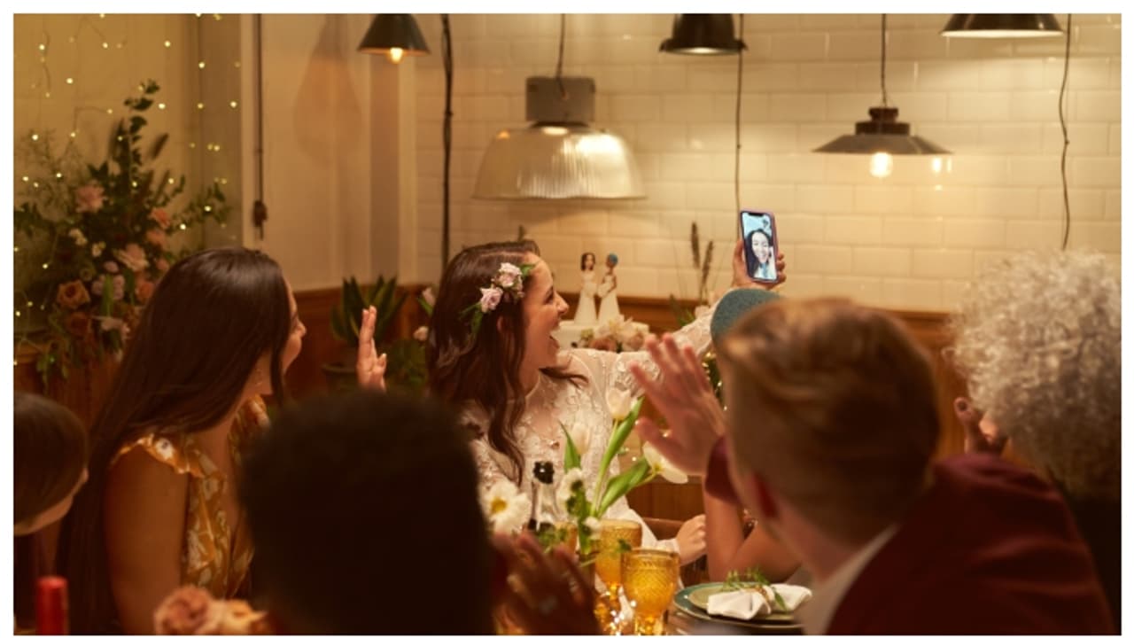 തുർക്കിക്കാരനായ മേലുദ്യോഗസ്ഥൻ വിവാഹ അവധി നിരസിച്ചു; ഇന്ത്യന്‍ വധൂവരന്മാർ വീഡിയോ കോളിലൂടെ വിവാഹം കഴിച്ചു