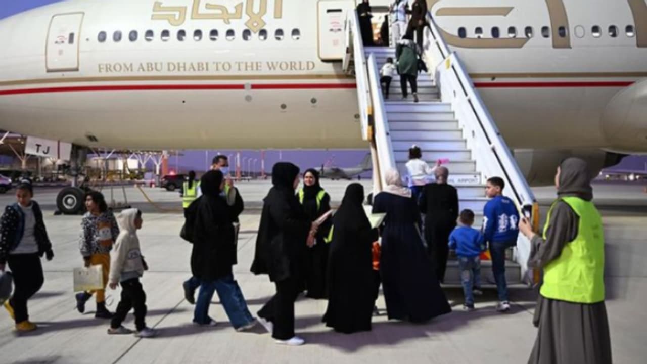 ഗാസയിൽ നിന്ന് 210 രോഗികളെ കൂടി യുഎഇയിലെത്തിച്ചു ഗാസയിൽ നിന്ന് 210 രോഗികളെ കൂടി യുഎഇയിലെത്തിച്ചു