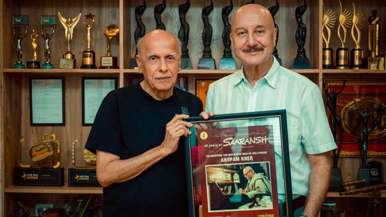 Mahesh Bhatt gave suprise to Anupam Kher on release of film Vijay 69