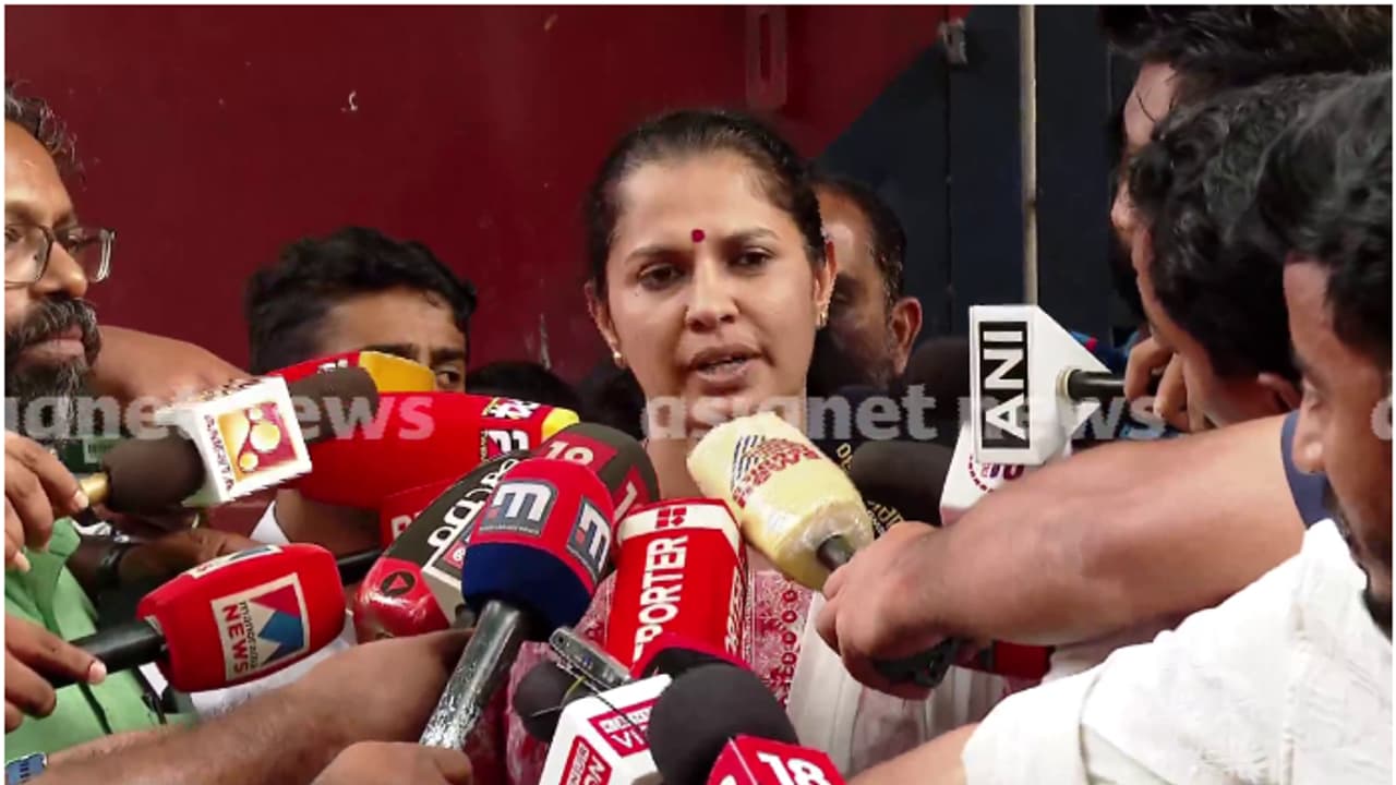 'ജയിലിൽ കിടക്കുമ്പോൾ നടപടി വേണ്ടിയിരുന്നില്ല, തന്‍റെ ഭാഗം പാര്‍ട്ടി കേട്ടില്ല'; കടുത്ത അതൃപ്തിയിൽ ദിവ്യ