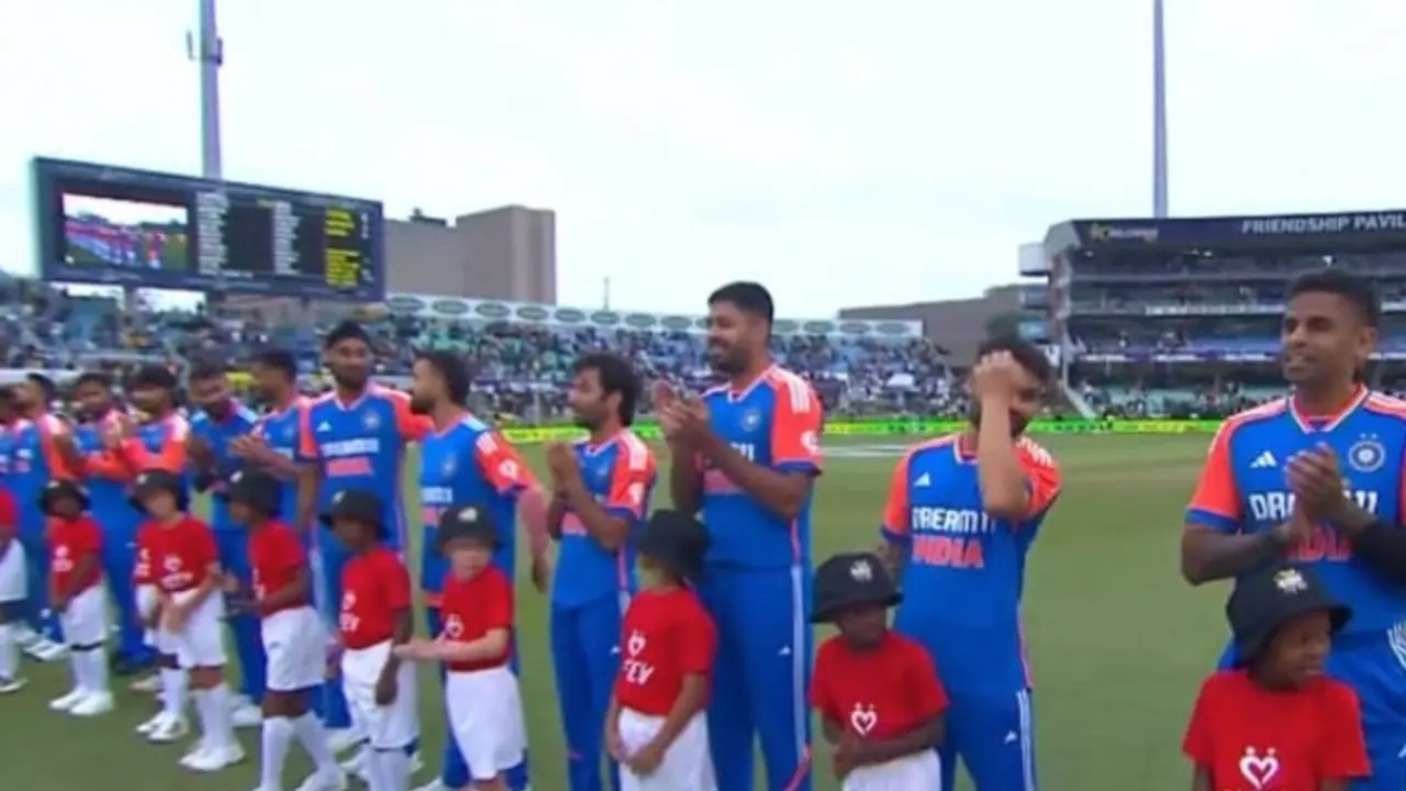 IND vs SA, 1st T20I: Indian national anthem stops abruptly twice, leaves players confused; WATCH viral video IND vs SA, 1st T20I: Indian national anthem stops abruptly twice, leaves players confused; WATCH viral video
