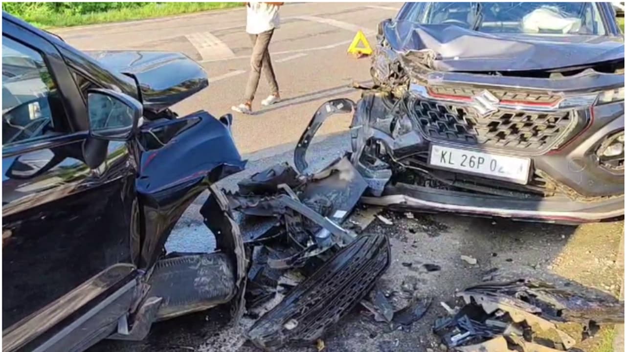 വളവിൽ നിയന്ത്രണം വിട്ട കാർ എതിരെ വന്ന കാറുമായി കൂട്ടിയിടിച്ചു; ആറുപേർക്ക് പരിക്ക്, ഒരാളുടെ നില ​ഗുരുതരം