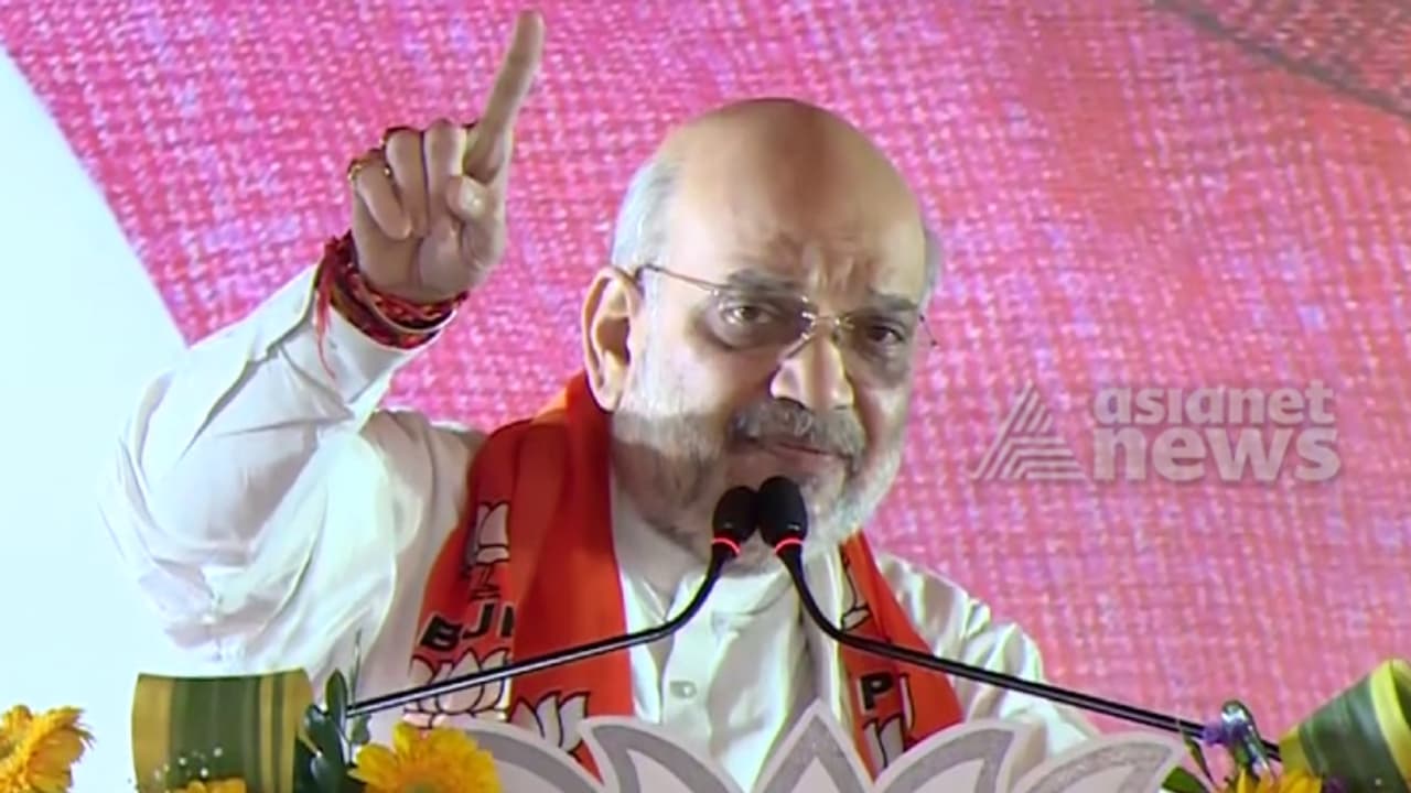 മതാടിസ്ഥാനത്തിലുള്ള സംവരണം ബിജെപി ഉള്ളിടത്തോളം അനുവദിക്കില്ലെന്ന് അമിത് ഷാ: കോൺഗ്രസിനെതിരെ രൂക്ഷ വിമർശനം മതാടിസ്ഥാനത്തിലുള്ള സംവരണം ബിജെപി ഉള്ളിടത്തോളം അനുവദിക്കില്ലെന്ന് അമിത് ഷാ: കോൺഗ്രസിനെതിരെ രൂക്ഷ വിമർശനം