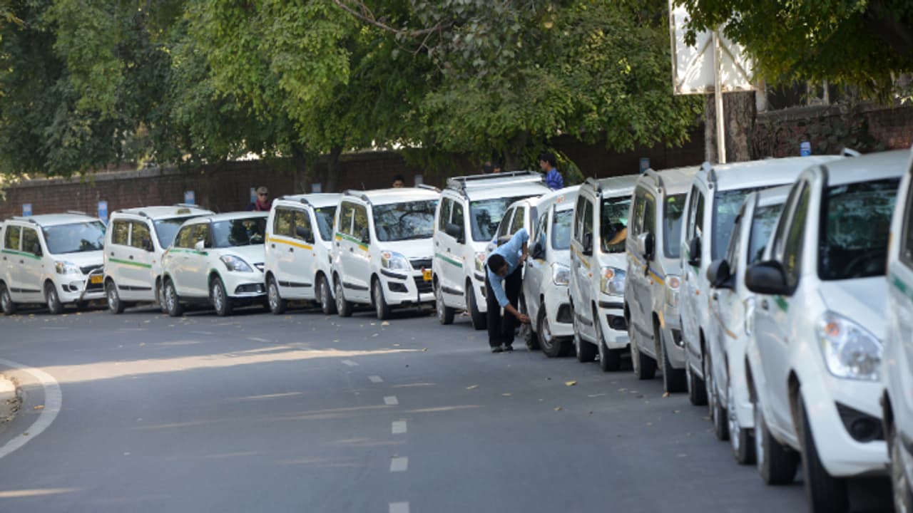 "അവരുടെ കണ്ണീരെങ്ങനെ കാണാതിരിക്കും?" 32.12 കിമി മൈലേജുള്ള ഈ കാർ നിർത്തലാക്കില്ലെന്ന് മാരുതി!