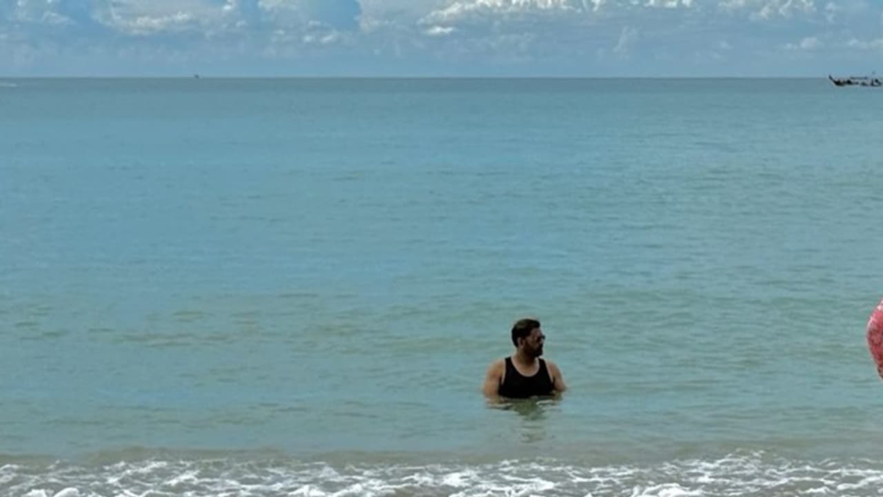 ಥಾಯ್ಲೆಂಡ್ ಬೀಚ್‌ನಲ್ಲಿ ಎಂಎಸ್ ಧೋನಿ ಮಸ್ತಿ, ಸಿಎಸ್‌ಕೆ ರಿಟೇನ್ ಬೆನ್ನಲ್ಲೇ ಫ್ಯಾಮಿಲಿ ಜೊತೆ ಟ್ರಿಪ್!