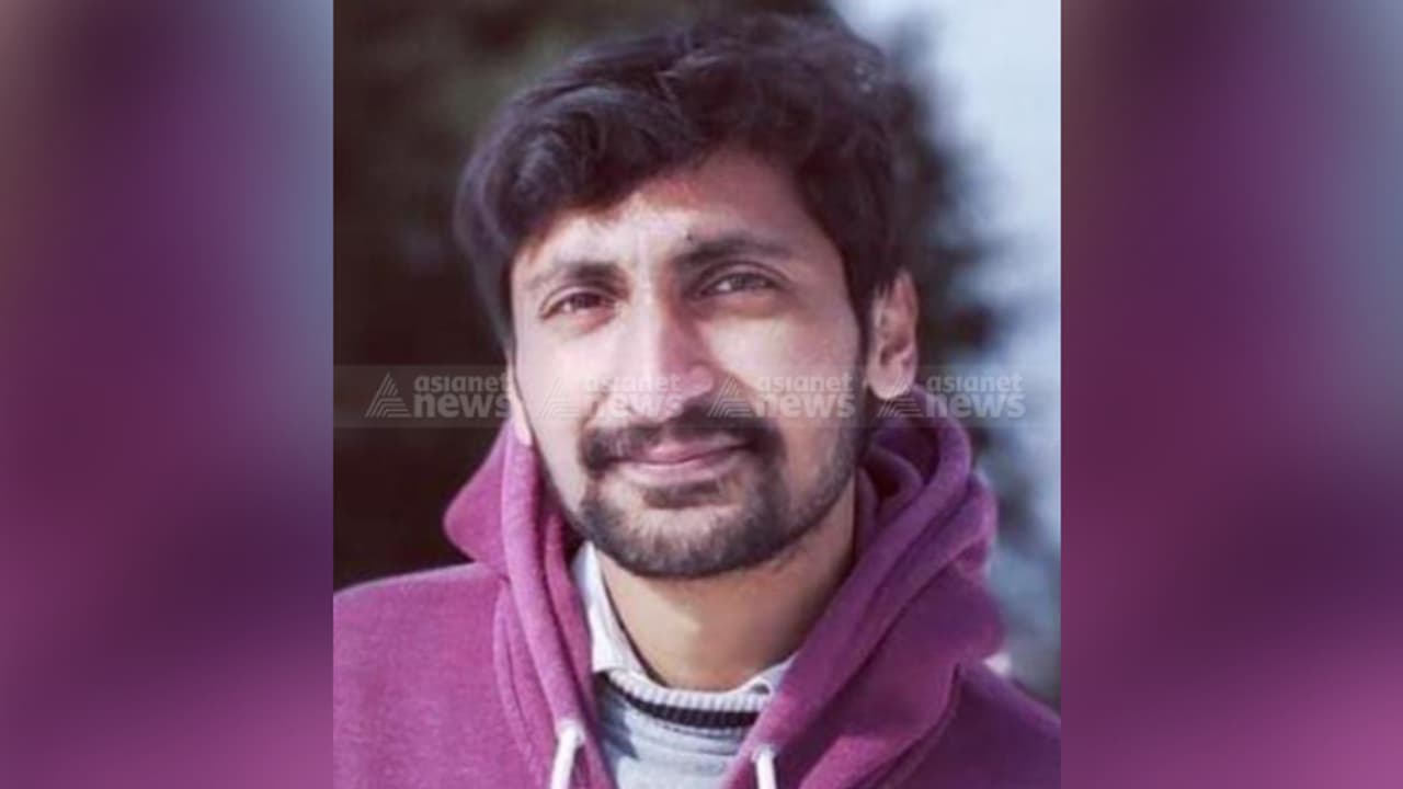 ആലപ്പുഴയിൽ ലോറി ബൈക്കിലിടിച്ച് യുവാവിന് ദാരുണാന്ത്യം ആലപ്പുഴയിൽ ലോറി ബൈക്കിലിടിച്ച് യുവാവിന് ദാരുണാന്ത്യം