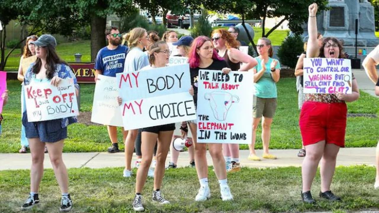 ಸೆಕ್ಸ್ ಮಾಡೋದೇ ಇಲ್ಲ, ಟ್ರಂಪ್ ಗೆಲುವಿನ ಬೆನ್ನಲ್ಲೇ ಪುರುಷರ ವಿರುದ್ಧ ರಿವೇಂಜ್ಗಿಳಿದ ಅಮೆರಿಕದ ಹೆಂಗಸರು! ಸೆಕ್ಸ್ ಮಾಡೋದೇ ಇಲ್ಲ, ಟ್ರಂಪ್ ಗೆಲುವಿನ ಬೆನ್ನಲ್ಲೇ ಪುರುಷರ ವಿರುದ್ಧ ರಿವೇಂಜ್ಗಿಳಿದ ಅಮೆರಿಕದ ಹೆಂಗಸರು!