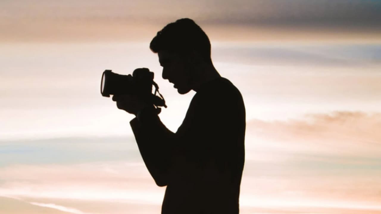 അനുവാദമില്ലാതെ കാമുകിയുടെ ഫോട്ടോയെടുത്തു, ഫോട്ടോഗ്രാഫറെ പരിഹസിച്ച് യുവ നടൻ അനുവാദമില്ലാതെ കാമുകിയുടെ ഫോട്ടോയെടുത്തു, ഫോട്ടോഗ്രാഫറെ പരിഹസിച്ച് യുവ നടൻ