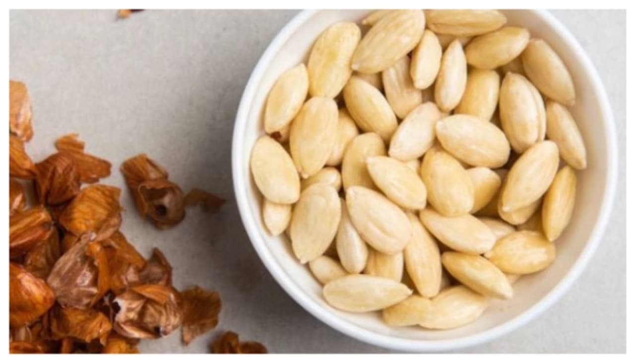 മുടികൊഴിച്ചിൽ കുറയ്ക്കാൻ ബദാം ; കഴിക്കേണ്ടത് ഇങ്ങനെ മുടികൊഴിച്ചിൽ കുറയ്ക്കാൻ ബദാം ; കഴിക്കേണ്ടത് ഇങ്ങനെ