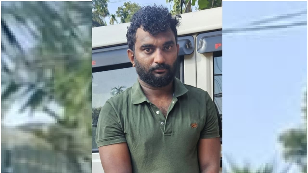 പുലർച്ചെ നാഷണൽ ഹൈവേയിൽ പൊലീസ് വാഹന പരിശോധന, പിടിച്ചത് ടെക്സ്റ്റൈൽസിന്റെ മറവിൽ ലഹരി വിൽപ്പന നടത്തിയ യുവാവിനെ പുലർച്ചെ നാഷണൽ ഹൈവേയിൽ പൊലീസ് വാഹന പരിശോധന, പിടിച്ചത് ടെക്സ്റ്റൈൽസിന്റെ മറവിൽ ലഹരി വിൽപ്പന നടത്തിയ യുവാവിനെ