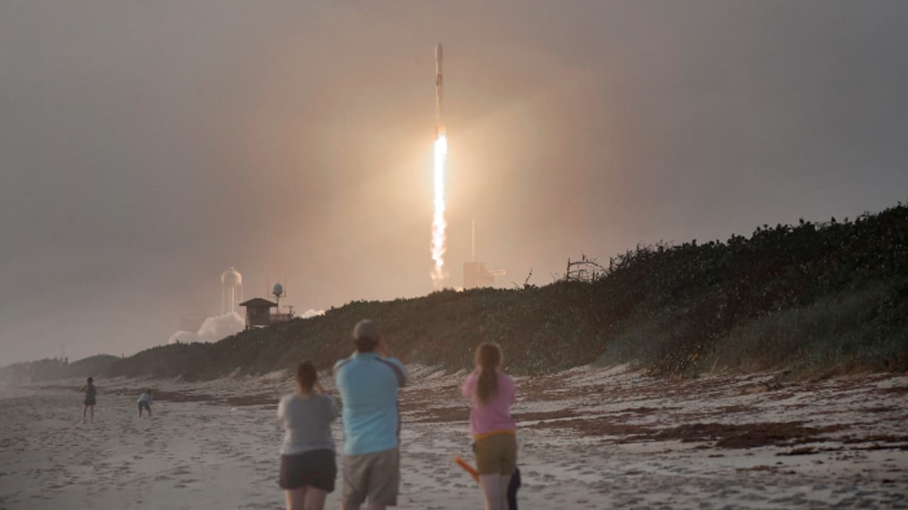 മസ്‌കിന്‍റെ 'മാനത്തെ വല'; 24 സ്റ്റാര്‍ലിങ്ക് സാറ്റ്‌ലൈറ്റുകള്‍ കൂടി ഇന്ന് വിക്ഷേപിക്കും