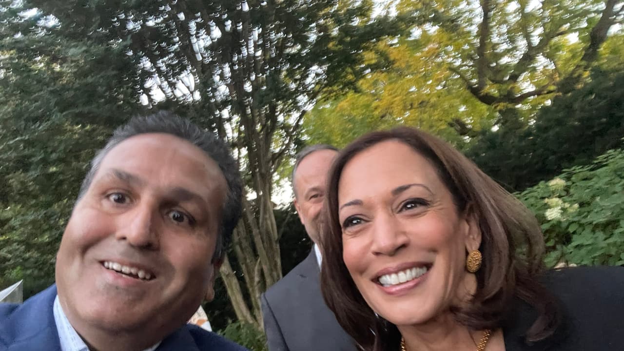 'Stop being a beggar...': Indian American democratic fundraiser gets racist texts, told to 'go back to India' 'Stop being a beggar...': Indian American democratic fundraiser gets racist texts, told to 'go back to India'