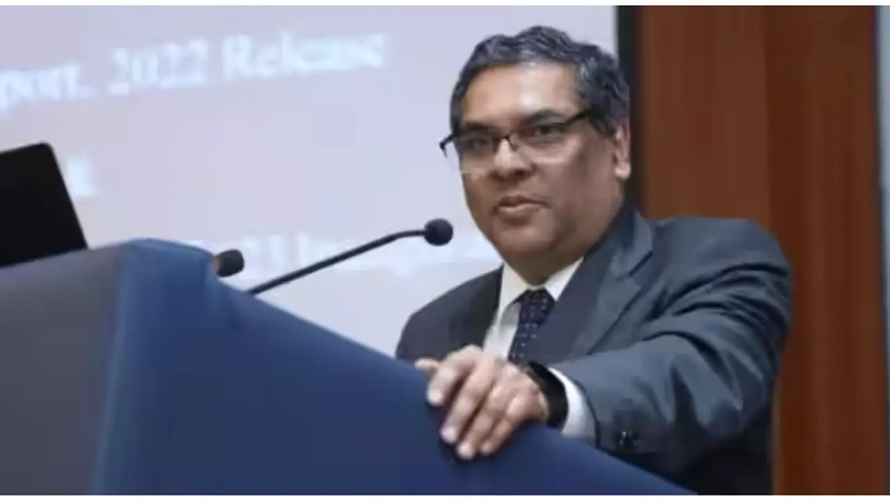 ആ കുടുംബ വീട് ഇപ്പോൾ എവിടെയെന്ന് അറിയില്ല; സുപ്രീം കോടതി ചീഫ് ജസ്റ്റിസ് സഞ്ജീവ് ഖന്നയുടെ കാത്തിരിപ്പിന്റെ കഥ ആ കുടുംബ വീട് ഇപ്പോൾ എവിടെയെന്ന് അറിയില്ല; സുപ്രീം കോടതി ചീഫ് ജസ്റ്റിസ് സഞ്ജീവ് ഖന്നയുടെ കാത്തിരിപ്പിന്റെ കഥ