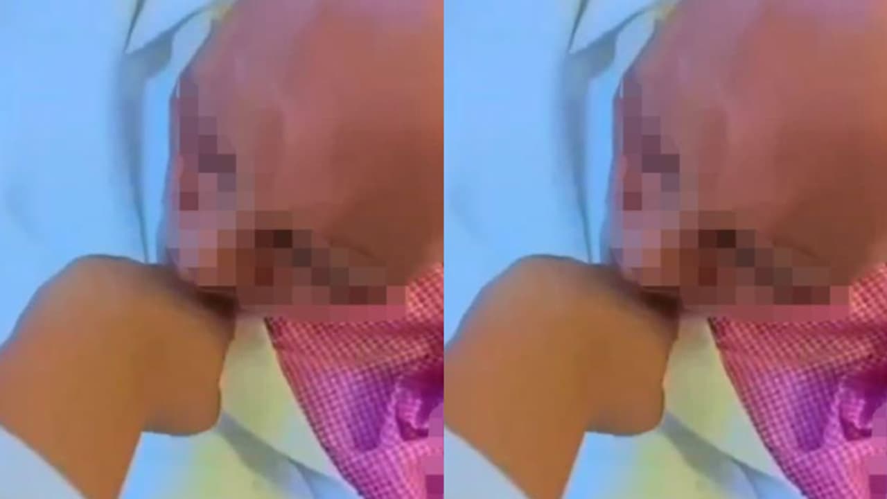 പ്രായമായ രോഗികളെ നിര്ബന്ധിച്ച് കയ്യിൽ ചുംബിപ്പിച്ചു, വീഡിയോ സോഷ്യല് മീഡിയയില്, നടപടിയെടുത്ത് സൗദി അധികൃതർ പ്രായമായ രോഗികളെ നിര്ബന്ധിച്ച് കയ്യിൽ ചുംബിപ്പിച്ചു, വീഡിയോ സോഷ്യല് മീഡിയയില്, നടപടിയെടുത്ത് സൗദി അധികൃതർ