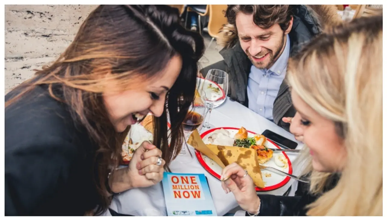 ഓറഞ്ച് ജ്യൂസ് വേണ്ടെന്ന് വച്ച് ആ കാശിന് ലോട്ടറി എടുത്തു; അടിച്ചത് രണ്ട് കോടി രൂപ 