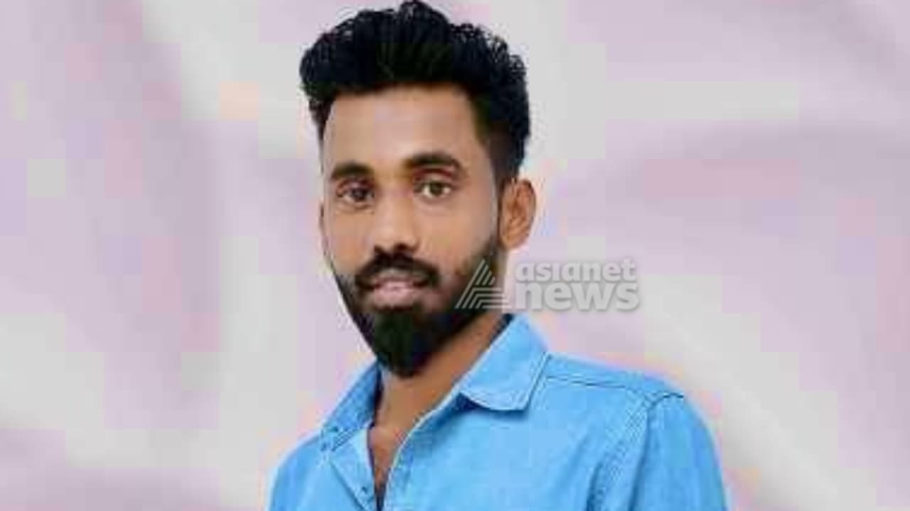 കണ്ണൂരിൽ പൊലീസിനെ കണ്ട് പുഴയിൽ ചാടിയ ലോറി ഡ്രൈവറായ യുവാവിനെ മരിച്ച നിലയിൽ കണ്ടെത്തി: പ്രതിഷേധിച്ച് നാട്ടുകാർ