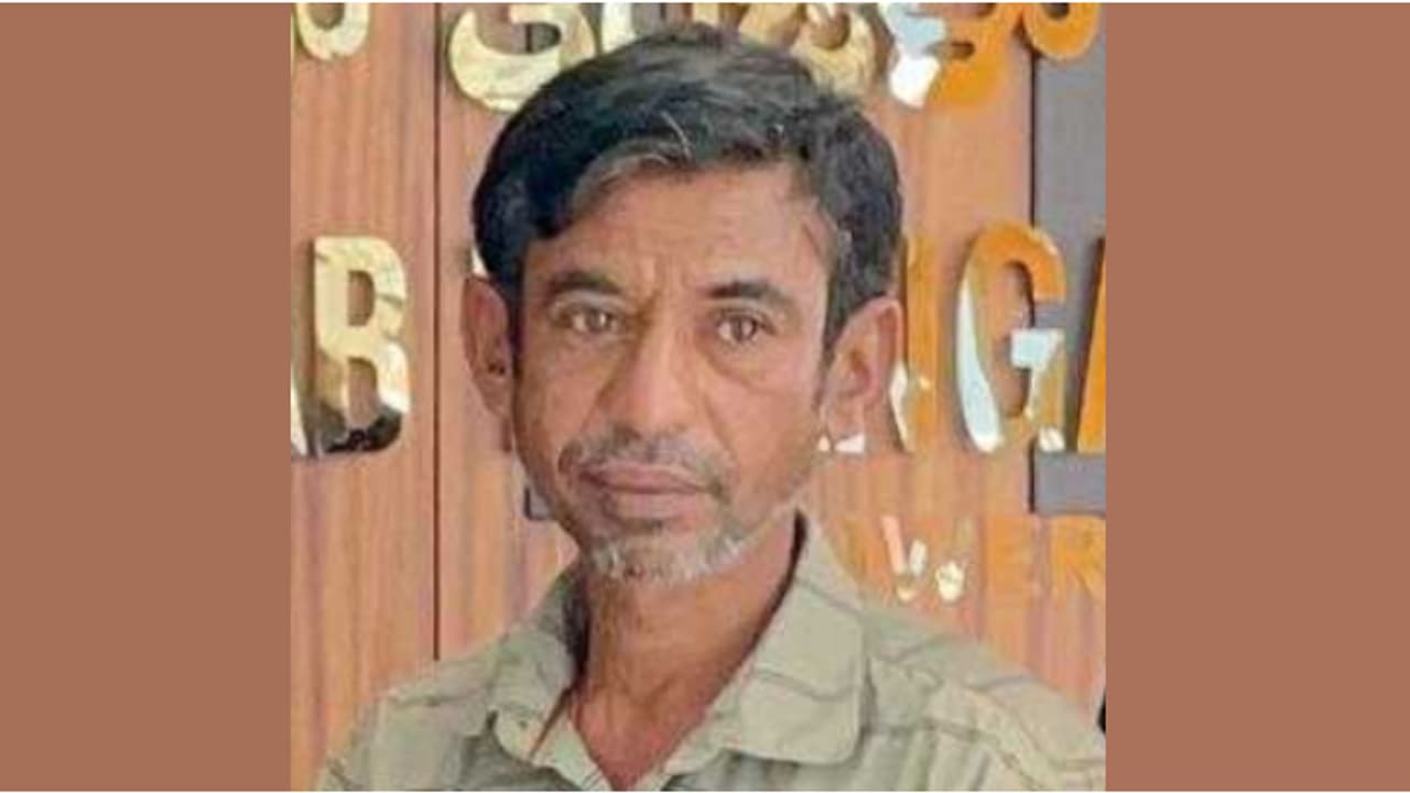 മൂന്ന് പതിറ്റാണ്ട് മുൻപ് ബംഗളൂരുവിലേക്ക് നാടുവിട്ടു, കെഎംസിസി പ്രവർത്തകരുടെ ഇടപെടലിലൂടെ ഒടുവിൽ ബഷീർ നാടണഞ്ഞു മൂന്ന് പതിറ്റാണ്ട് മുൻപ് ബംഗളൂരുവിലേക്ക് നാടുവിട്ടു, കെഎംസിസി പ്രവർത്തകരുടെ ഇടപെടലിലൂടെ ഒടുവിൽ ബഷീർ നാടണഞ്ഞു