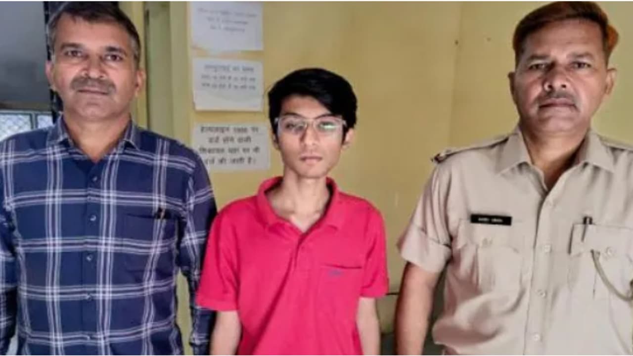 3 മാസത്തേക്ക് 99999 രൂപ നിക്ഷേപിച്ചാൽ 139999 കിട്ടും; 200 പേരെ പറ്റിച്ച് 19കാരൻ തട്ടിയത് 42 ലക്ഷം, പിടിയിൽ