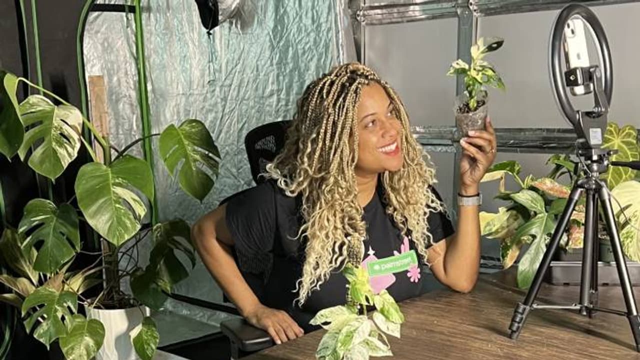 ഹോബിയായി തുടങ്ങി, സൈഡ് ബിസിനസിലൂടെ വർഷം 1 കോടി സമ്പാദിച്ച് യുവതി ഹോബിയായി തുടങ്ങി, സൈഡ് ബിസിനസിലൂടെ വർഷം 1 കോടി സമ്പാദിച്ച് യുവതി