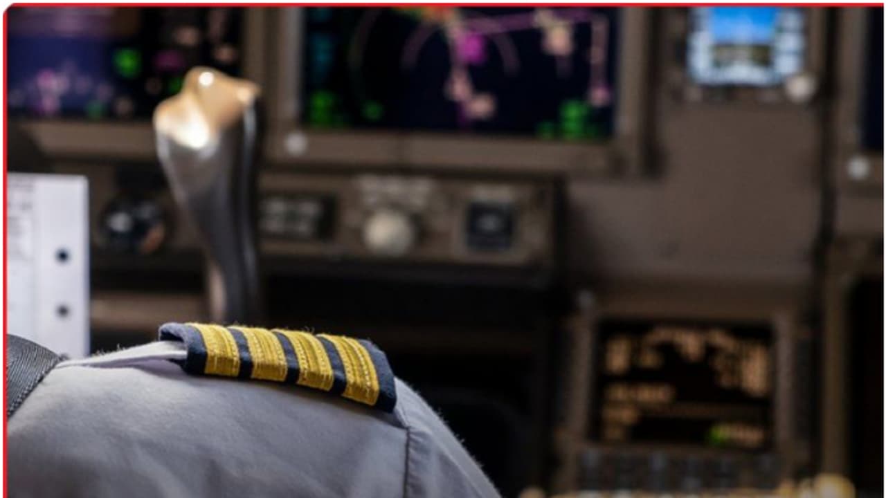 ഫുജൈറ വിമാനത്താവളത്തിൽ നിന്നും വിമാനം പറന്നുയർന്ന് 20 മിനിറ്റിനിടെ അപകടം; പൈലറ്റിന് ദാരുണാന്ത്യം, തെരച്ചിൽ ഫുജൈറ വിമാനത്താവളത്തിൽ നിന്നും വിമാനം പറന്നുയർന്ന് 20 മിനിറ്റിനിടെ അപകടം; പൈലറ്റിന് ദാരുണാന്ത്യം, തെരച്ചിൽ