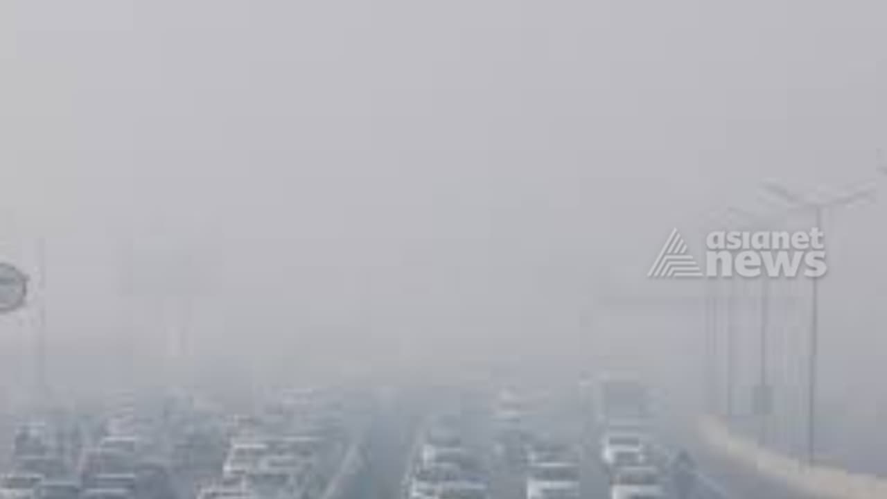 കട്ടപ്പുകയല്ലാതെ ഒന്നും കാണാത്ത സ്ഥിതി! കാഴ്‌ചാപരിധി പൂജ്യമായി ചുരുങ്ങി; പ്രതിസന്ധിയിൽ ദില്ലി വിമാനത്താവളം