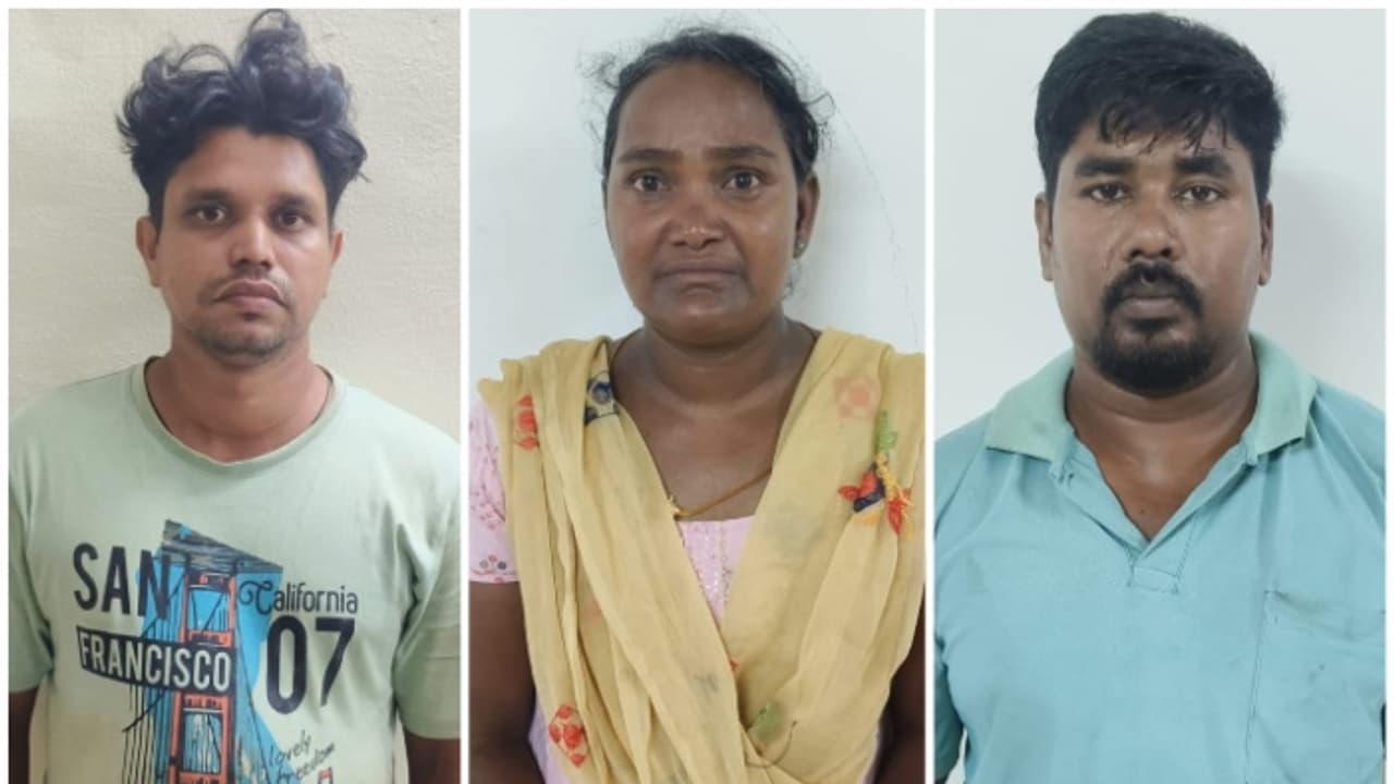 റെയിൽവെ സ്റ്റേഷനിൽ സൂക്ഷിച്ചിരുന്ന പാലത്തിന്റെ ഇരുമ്പ് പ്ലേറ്റുകൾ ആക്രിക്കടയിൽ; സ്ത്രീ ഉൾപ്പെടെ 3 പേർ പിടിയിൽ റെയിൽവെ സ്റ്റേഷനിൽ സൂക്ഷിച്ചിരുന്ന പാലത്തിന്റെ ഇരുമ്പ് പ്ലേറ്റുകൾ ആക്രിക്കടയിൽ; സ്ത്രീ ഉൾപ്പെടെ 3 പേർ പിടിയിൽ