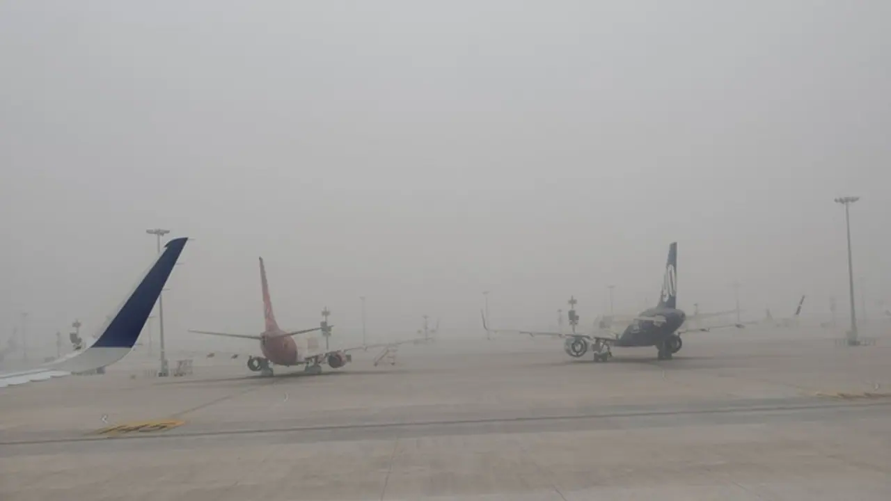 Delhi weather update: Flights, trains disrupted due to thick smog; Check advisories here
