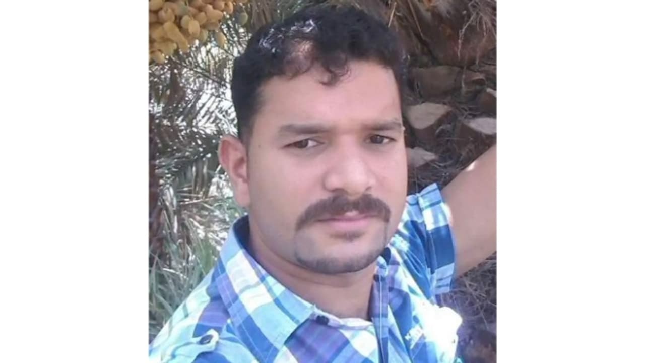 റോഡരികിൽ വാഹനം നിർത്തി തകരാർ പരിഹരിക്കുന്നതിനിടെ മറ്റൊരു വാഹനമിടിച്ചു; പ്രവാസി മലയാളി യുവാവിന് ദാരുണാന്ത്യം