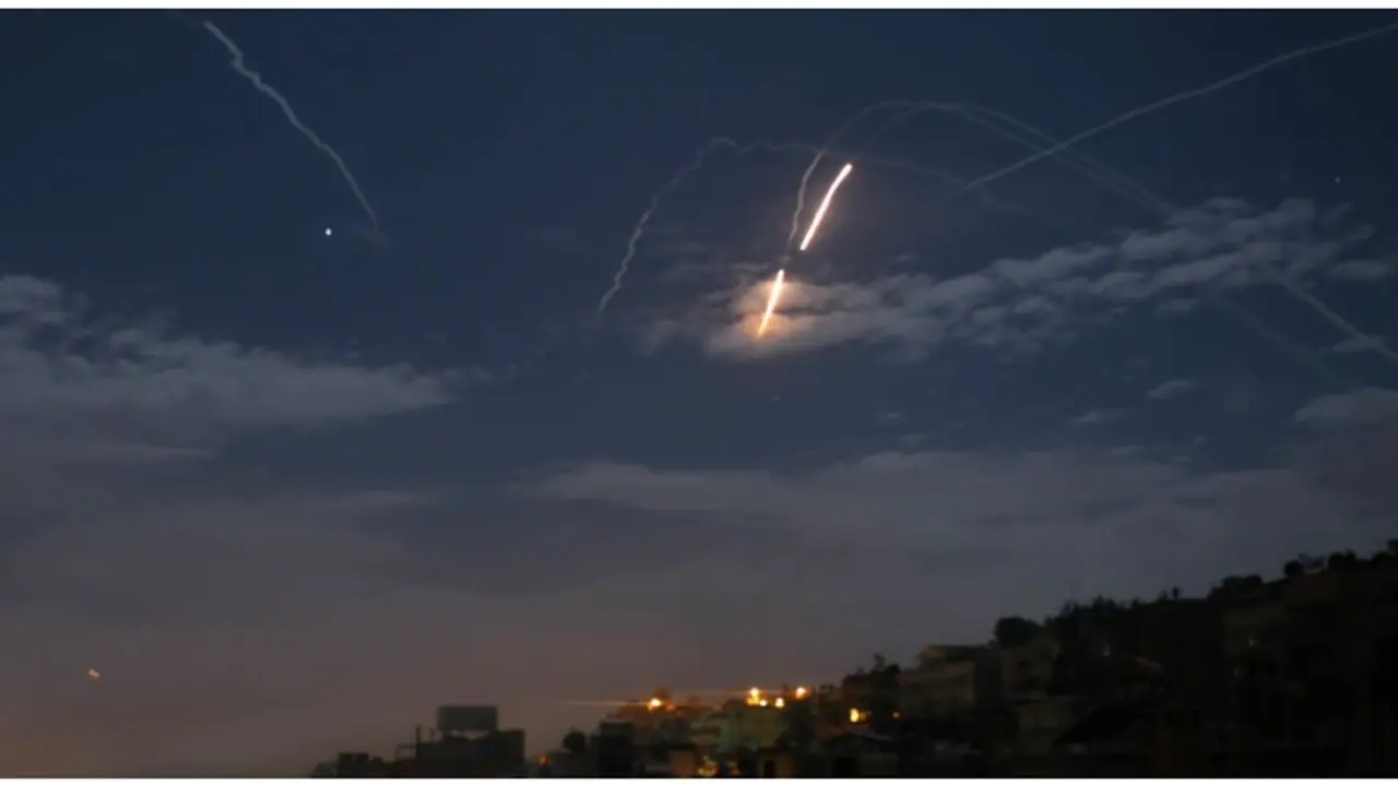 സൈനികർക്ക് നേരെ റോക്കറ്റാക്രമണം; സിറിയയിൽ ശക്തമായി തിരിച്ചടിച്ച് അമേരിക്ക, ഒപ്പം മുന്നറിയിപ്പും സൈനികർക്ക് നേരെ റോക്കറ്റാക്രമണം; സിറിയയിൽ ശക്തമായി തിരിച്ചടിച്ച് അമേരിക്ക, ഒപ്പം മുന്നറിയിപ്പും