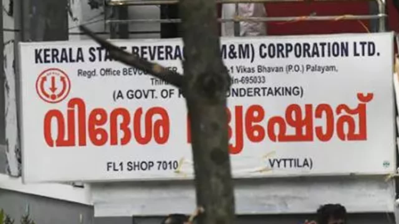 ലോകത്തൊരിടത്തും ഇല്ലാത്ത നികുതി,വർഷം തോറും മദ്യവില കൂട്ടി മദ്യപരെ സർക്കാർ കൊള്ളയടിക്കുന്നു: ചെറിയാൻ ഫിലിപ്പ് ലോകത്തൊരിടത്തും ഇല്ലാത്ത നികുതി,വർഷം തോറും മദ്യവില കൂട്ടി മദ്യപരെ സർക്കാർ കൊള്ളയടിക്കുന്നു: ചെറിയാൻ ഫിലിപ്പ്