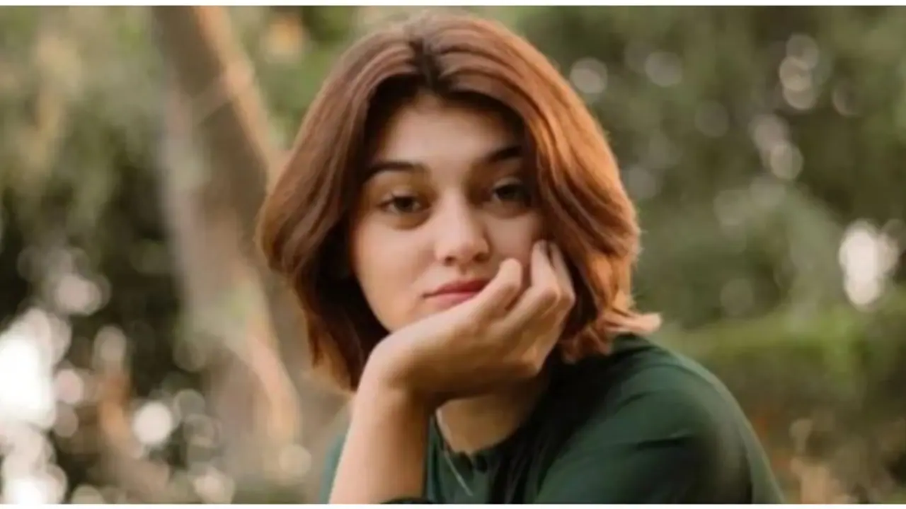 സുഹൃത്തിനൊപ്പമുള്ള അശ്ലീല വീഡിയോ പ്രചരിക്കുന്നു; പാകിസ്ഥാൻ ടിക് ടോക് താരം വിവാദത്തിൽ സുഹൃത്തിനൊപ്പമുള്ള അശ്ലീല വീഡിയോ പ്രചരിക്കുന്നു; പാകിസ്ഥാൻ ടിക് ടോക് താരം വിവാദത്തിൽ