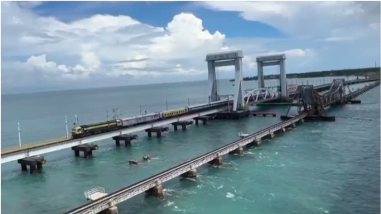 പഴയ പാമ്പൻ പാലം ഇനി ഓര്‍മ; പുത്തൻ പാമ്പൻ കടല്‍പ്പാലത്തിലൂടെ കുതിച്ചുപാഞ്ഞ് ട്രെയിൻ, അതിവേഗ പരീക്ഷണ ഓട്ടം വിജയം