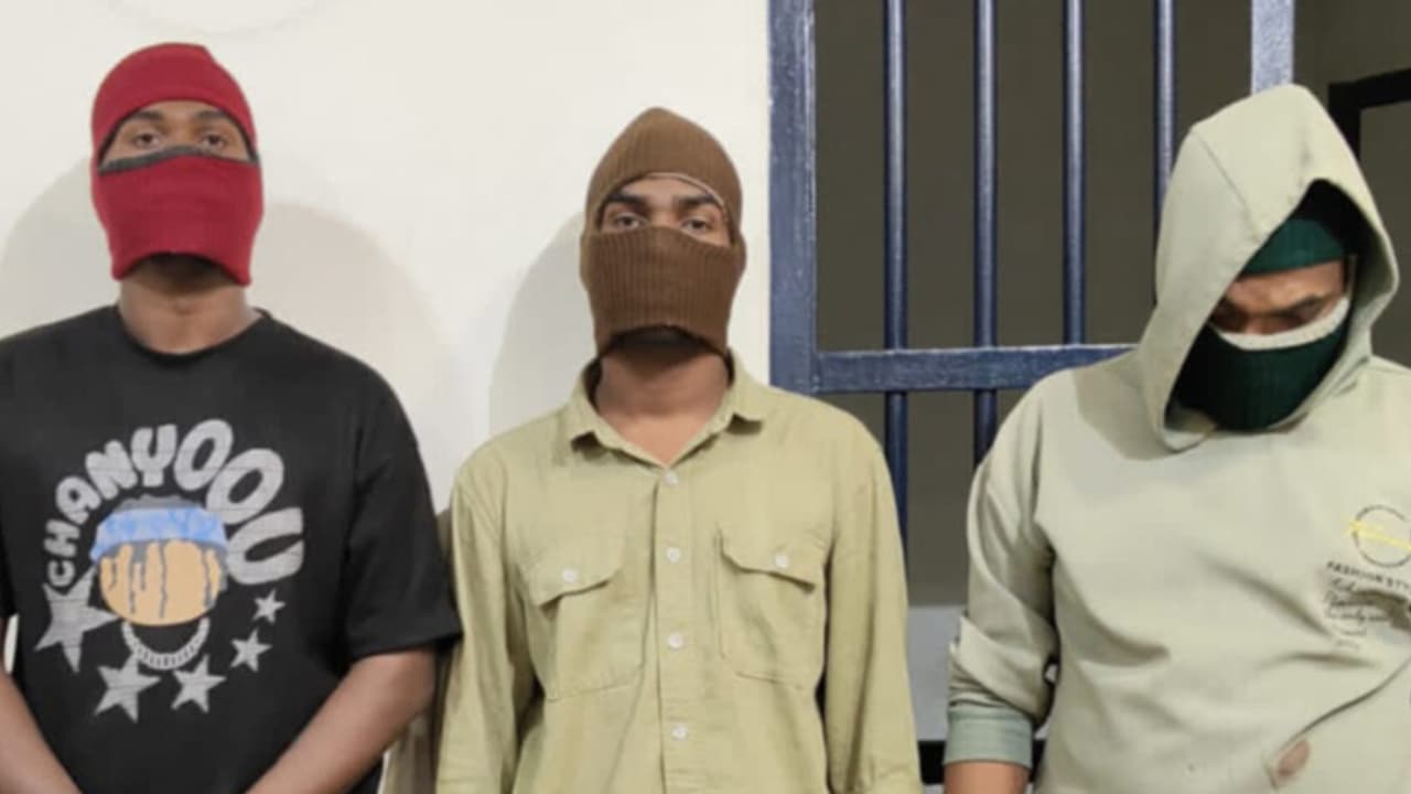 യുവതിയുടെ പേരില്‍ വ്യാജ ഐഡി, ഡേറ്റിഗ് ആപ്പിലൂടെ യുവാവിനെ വിളിച്ച് വരുത്തി ഹണിട്രാപ്പ്; തൃശൂരിൽ 3 പേർ പിടിയിൽ