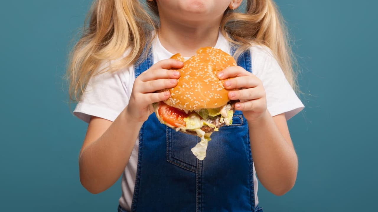 ശ്രദ്ധിക്കൂ, കുട്ടികൾക്ക് ഈ ഏഴ് ഭക്ഷണങ്ങൾ നൽകരുത് ശ്രദ്ധിക്കൂ, കുട്ടികൾക്ക് ഈ ഏഴ് ഭക്ഷണങ്ങൾ നൽകരുത്