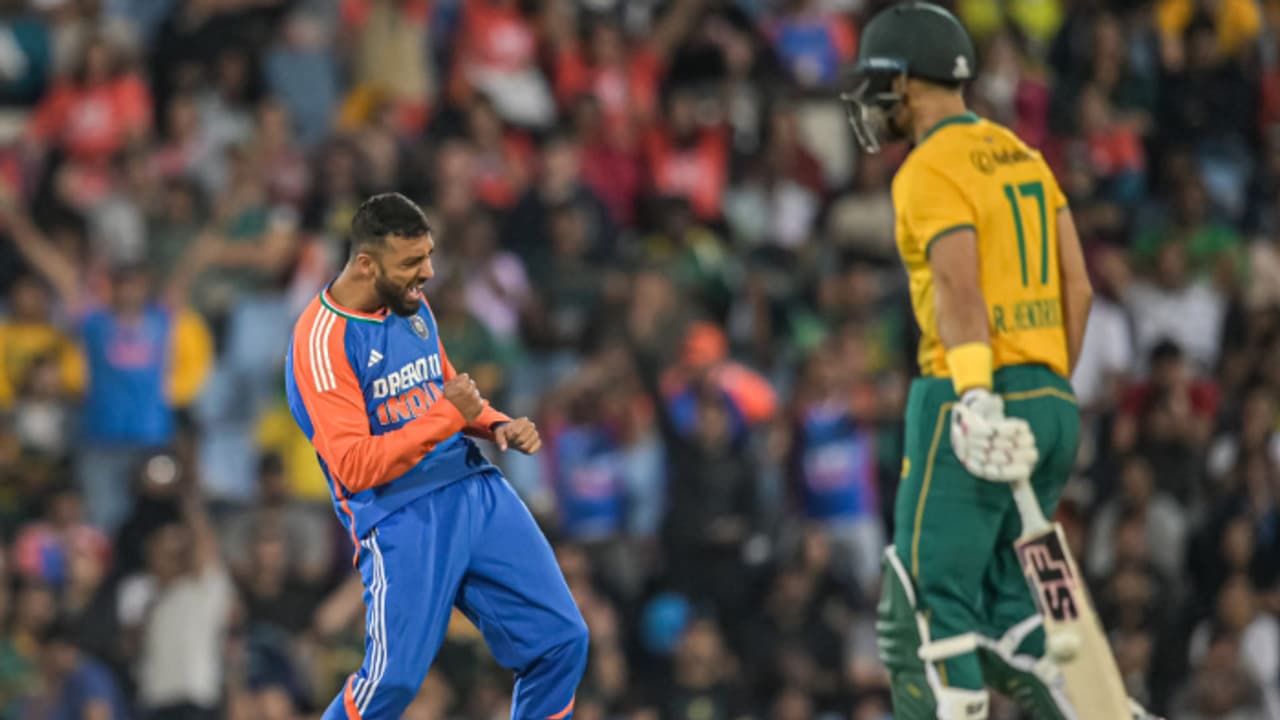 പരമ്പര പിടിക്കാന് ഇന്ത്യ, ദക്ഷിണാഫ്രിക്കക്കെതിരായ നാലാം ടി20 ഇന്ന്; ഇന്ത്യൻ സമയം, മത്സരം കാണാനുള്ള വഴികള് പരമ്പര പിടിക്കാന് ഇന്ത്യ, ദക്ഷിണാഫ്രിക്കക്കെതിരായ നാലാം ടി20 ഇന്ന്; ഇന്ത്യൻ സമയം, മത്സരം കാണാനുള്ള വഴികള്