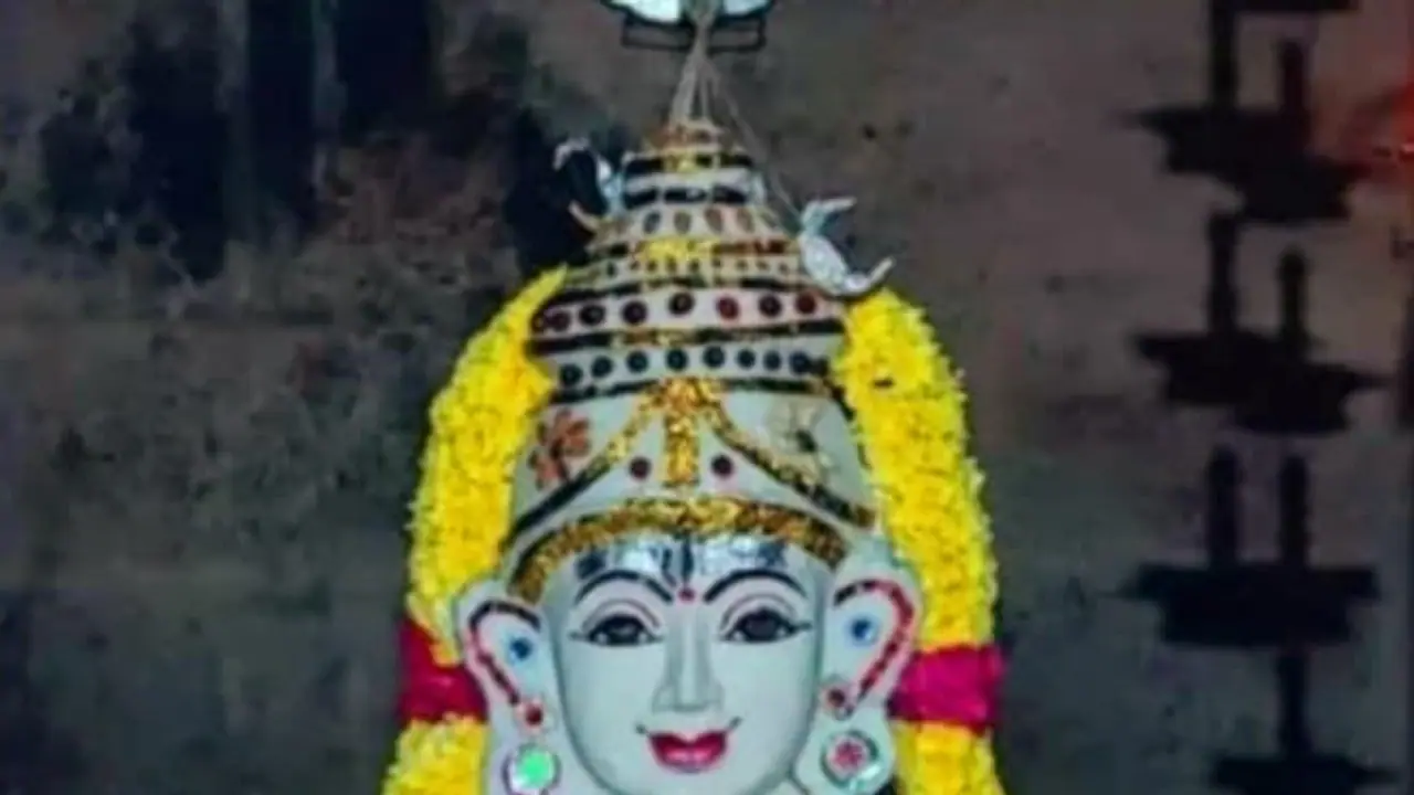 சிவனின் அருள் கிடைக்க மகாசிவராத்திரியில் சொல்ல வேண்டிய சிவ மந்திரங்கள்! சிவனின் அருள் கிடைக்க மகாசிவராத்திரியில் சொல்ல வேண்டிய சிவ மந்திரங்கள்!