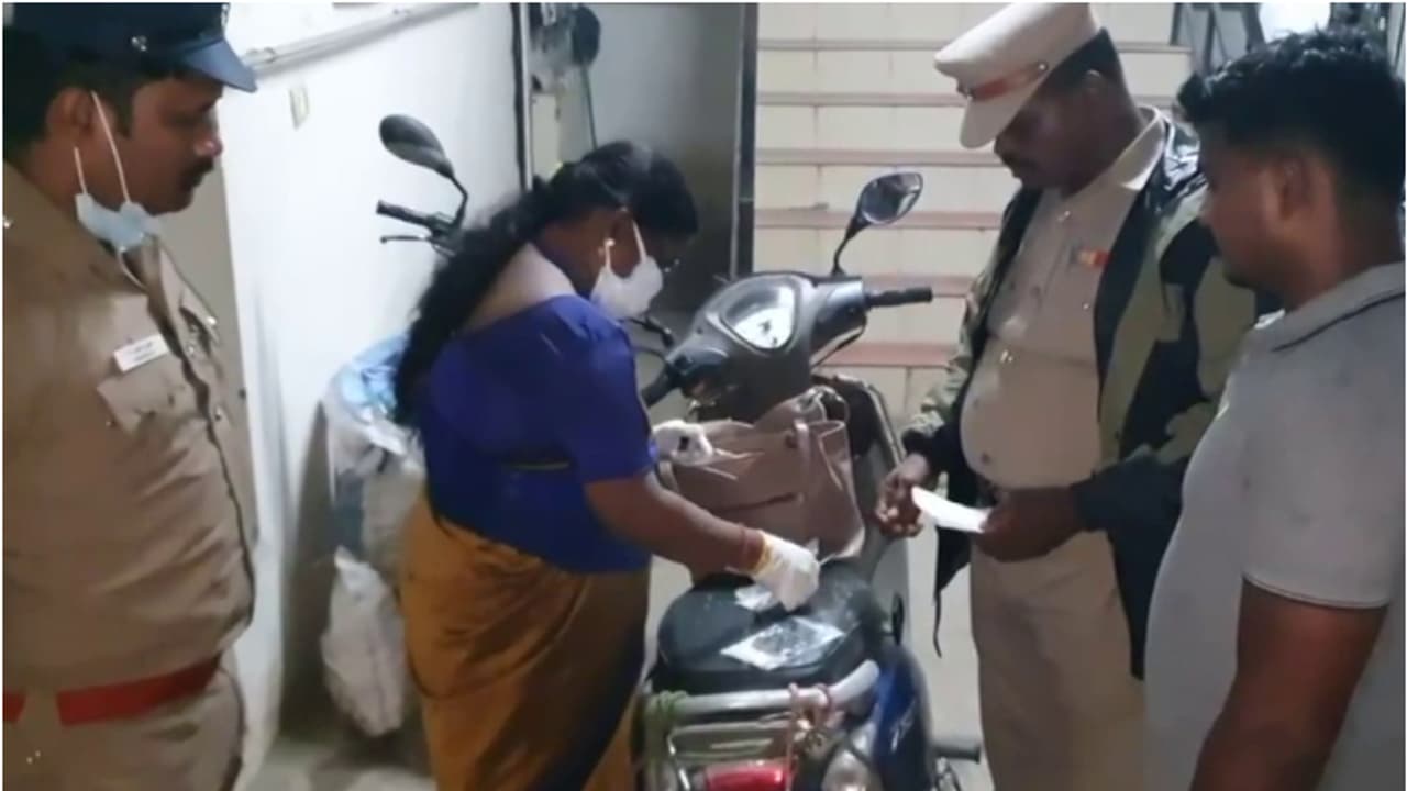 എലിവിഷം വച്ച മുറിയിൽ കിടന്നുറങ്ങി, 2 കുഞ്ഞുങ്ങൾക്ക് ദാരുണാന്ത്യം; അന്വേഷണം തുടങ്ങി പൊലീസ്, സംഭവം ചെന്നൈയിൽ എലിവിഷം വച്ച മുറിയിൽ കിടന്നുറങ്ങി, 2 കുഞ്ഞുങ്ങൾക്ക് ദാരുണാന്ത്യം; അന്വേഷണം തുടങ്ങി പൊലീസ്, സംഭവം ചെന്നൈയിൽ