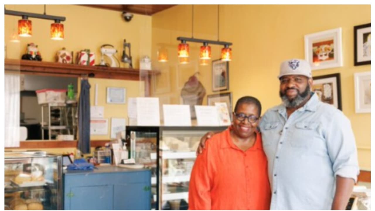 താമസിച്ചിരുന്നത് അമ്മയുടെ ബേക്കറിക്ക് തൊട്ടടുത്ത്, പക്ഷേ, തിരിച്ചറിഞ്ഞത് 50 ാം വയസില്‍ 