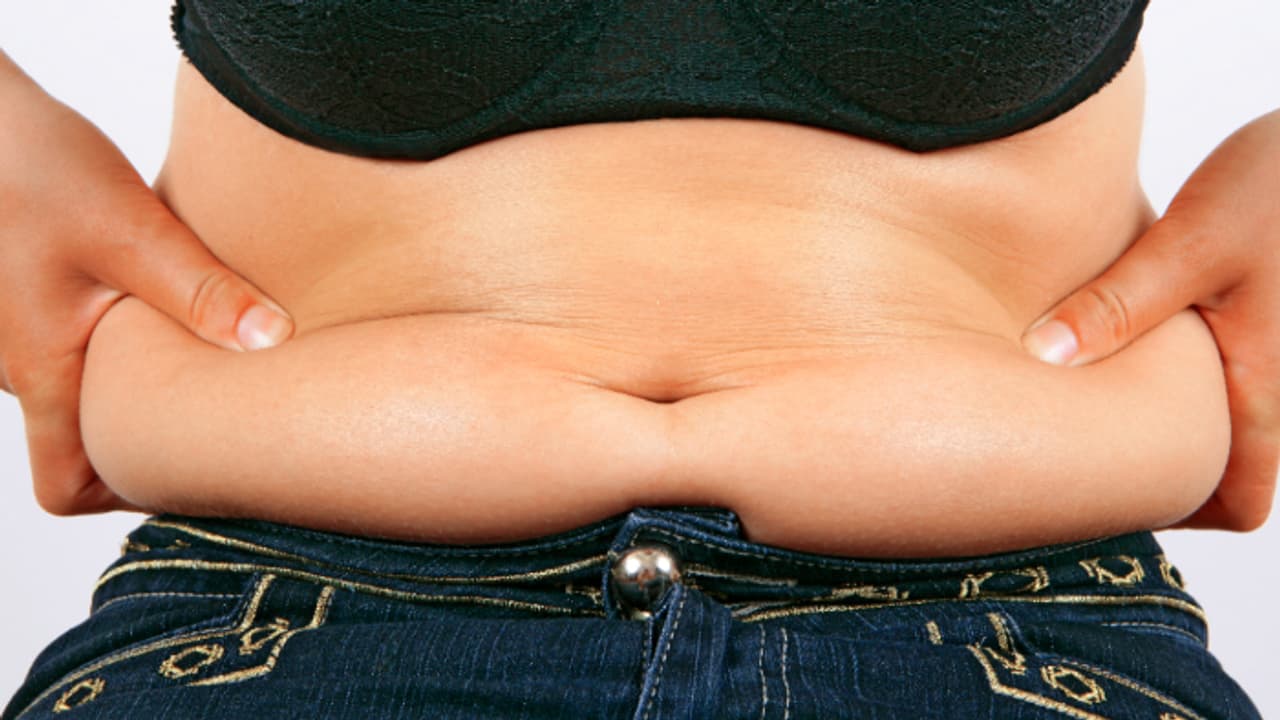 தொப்பையை குறைக்க உதவும் 'மஞ்சள்' பானம்.. எப்படி தயாரிக்கனும்?