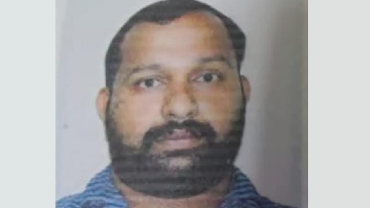 ക്രിക്കറ്റ് പന്തെറിയുമ്പോൾ നെഞ്ചുവേദന; മലയാളി റിയാദിൽ മരിച്ചു ക്രിക്കറ്റ് പന്തെറിയുമ്പോൾ നെഞ്ചുവേദന; മലയാളി റിയാദിൽ മരിച്ചു