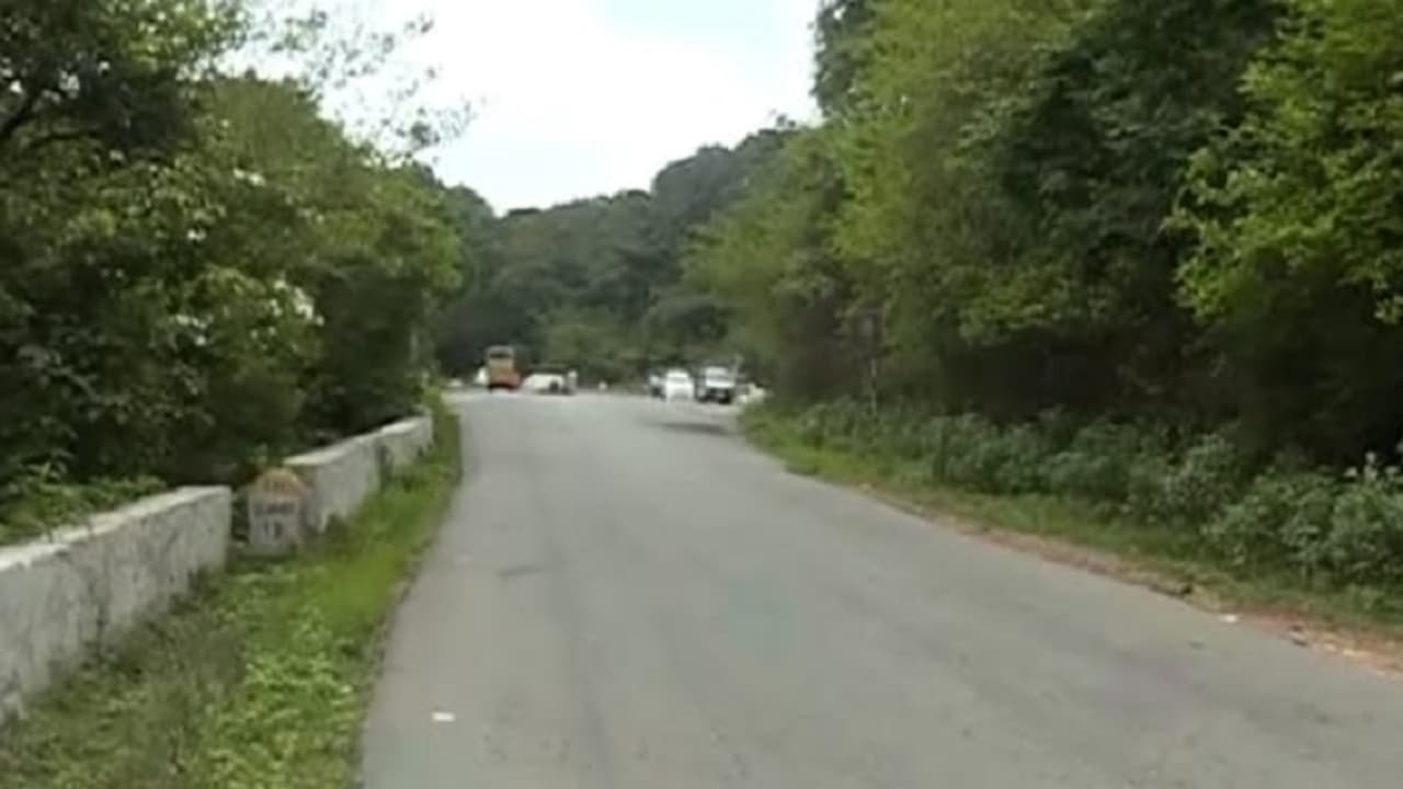 Chikkamagaluru: 75 ಕಿಲೋ ಮೀಟರ್ ರಸ್ತೆ ಅಭಿವೃದ್ದಿ ಪಡಿಸಿಲು ಅನುದಾನ ಬಿಡುಗಡೆ: ಡಬಲ್ ರಸ್ತೆ ಬಗ್ಗೆ ಅಪಸ್ವರ! Chikkamagaluru: 75 ಕಿಲೋ ಮೀಟರ್ ರಸ್ತೆ ಅಭಿವೃದ್ದಿ ಪಡಿಸಿಲು ಅನುದಾನ ಬಿಡುಗಡೆ: ಡಬಲ್ ರಸ್ತೆ ಬಗ್ಗೆ ಅಪಸ್ವರ!