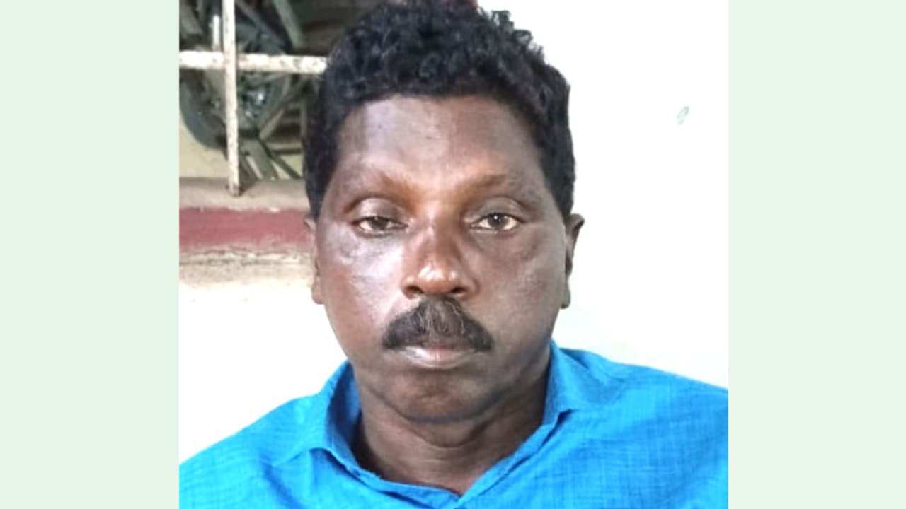 അടുക്കളയിൽ ഒരാൾ, കഴുത്തിൽ കത്തി വെച്ച് 8 പവൻ കവർന്നു; മുഖം മൂടിയുണ്ടായിട്ടും സംശയം, പ്രതി തെങ്ങുകയറ്റക്കാരൻ