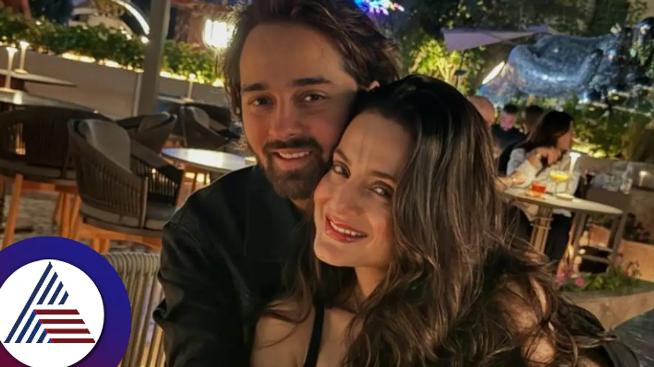 30ರ ಯುವಕನ ಜತೆ 49ರ ನಟಿ ಅಮಿಷಾ ಪಟೇಲ್​ ಲವ್ವಿಡವ್ವಿ: ಉದ್ಯಮಿ ಕಮೆಂಟ್​ ನೋಡಿ ಫ್ಯಾನ್ಸ್ ಶಾಕ್​! ​ 