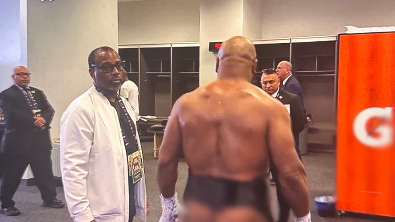 ജേക്ക് പോളുമായുള്ള 'ഇടി'ക്ക് മുമ്പ് നഗ്നനായി ക്യാമറക്ക് മുമ്പിൽ അഭിമുഖത്തിനെത്തി മൈക് ടൈസണ്‍