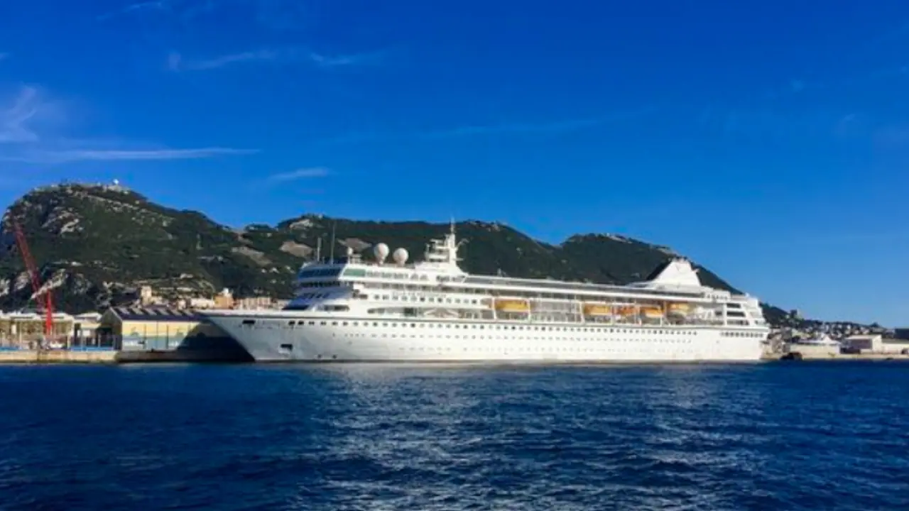 ട്രംപ് ഭരണം കാണാൻ വയ്യേ? നാല് വർഷത്തെ ക്രൂയിസ് അനുഭവം വാഗ്ദാനം ചെയ്ത് ആഡംബര കപ്പൽ കമ്പനി ട്രംപ് ഭരണം കാണാൻ വയ്യേ? നാല് വർഷത്തെ ക്രൂയിസ് അനുഭവം വാഗ്ദാനം ചെയ്ത് ആഡംബര കപ്പൽ കമ്പനി