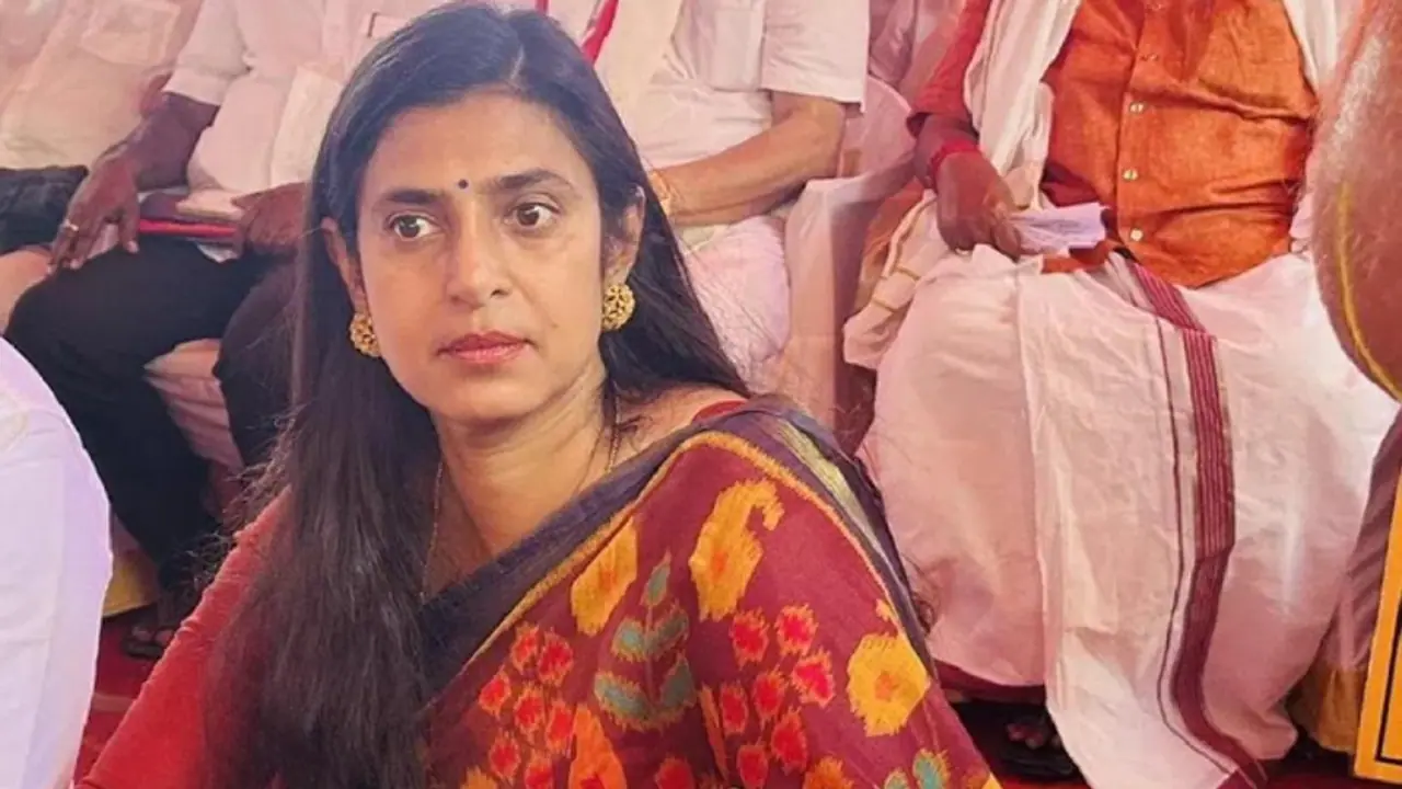 ವಿಷ್ಣು, ಅಂಬಿ, ದೇವರಾಜ್ ಜೊತೆ ಬಣ್ಣ ಹಚ್ಚಿದ್ದ ನಟಿ ಕಸ್ತೂರಿ ಹೈದರಾಬಾದ್ನಲ್ಲಿ ಕೊನೆಗೂ ಸೆರೆ! ವಿಷ್ಣು, ಅಂಬಿ, ದೇವರಾಜ್ ಜೊತೆ ಬಣ್ಣ ಹಚ್ಚಿದ್ದ ನಟಿ ಕಸ್ತೂರಿ ಹೈದರಾಬಾದ್ನಲ್ಲಿ ಕೊನೆಗೂ ಸೆರೆ!