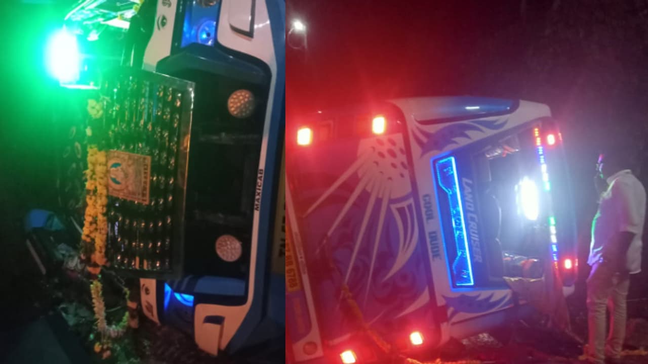 എരുമേലിയിൽ ശബരിമല തീര്ത്ഥാടകര് സഞ്ചരിച്ച മിനി ബസ് മറിഞ്ഞു, അഞ്ച് തീര്ത്ഥാടകര്ക്ക് പരിക്ക് എരുമേലിയിൽ ശബരിമല തീര്ത്ഥാടകര് സഞ്ചരിച്ച മിനി ബസ് മറിഞ്ഞു, അഞ്ച് തീര്ത്ഥാടകര്ക്ക് പരിക്ക്